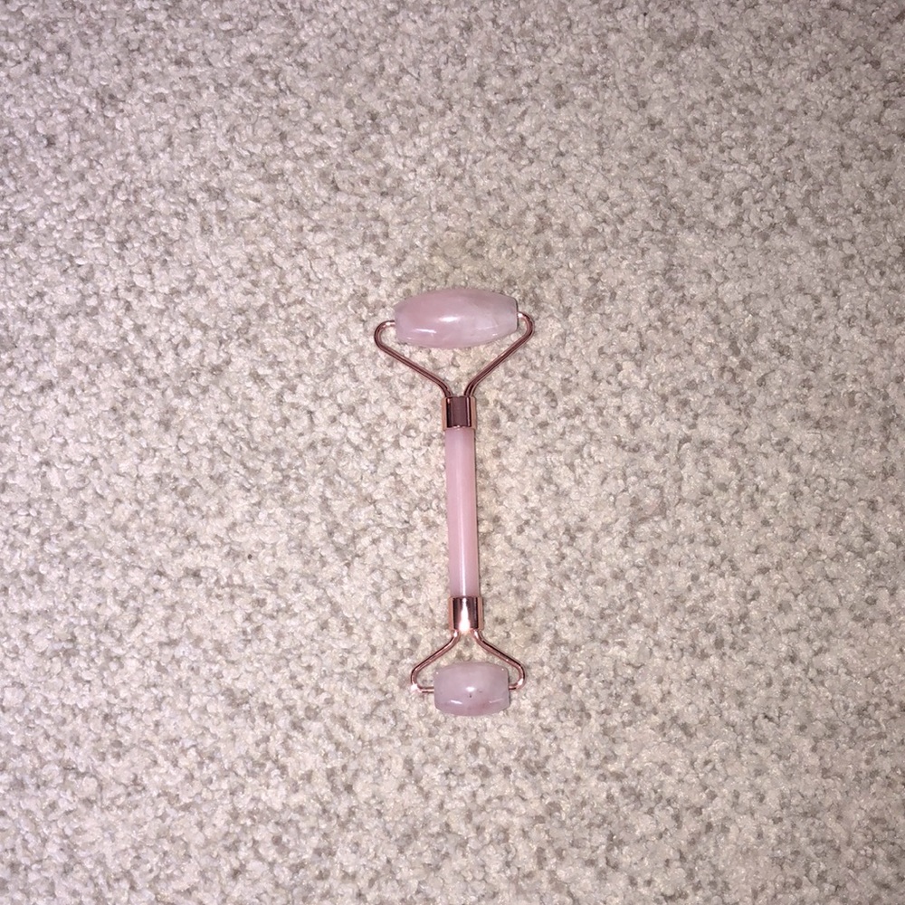 Face roller (like a Gua sha)